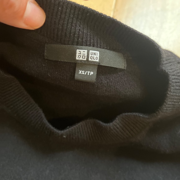 Uniqlo Smooth Cotton Relaxed Striped Long Sleeve Crew Neck Sweater - Picture 2 of 4